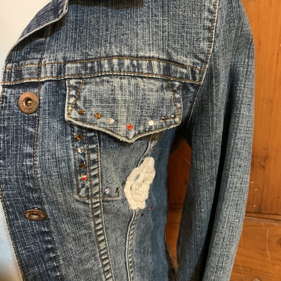 Jean jacket. - Picture 2 of 8